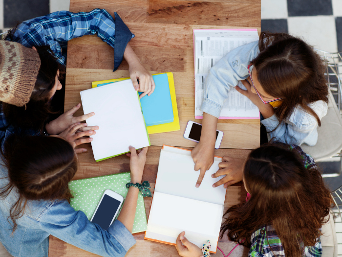 estudiar solo o en grupo